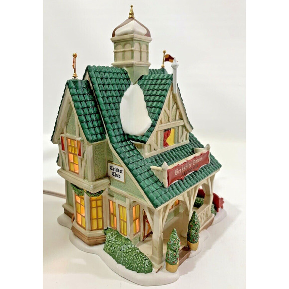Dept 56 BERKSHIRE DOWNS CRICKET CLUB Light 2011 Dickens Village Series #4020186 - Picture 5 of 11